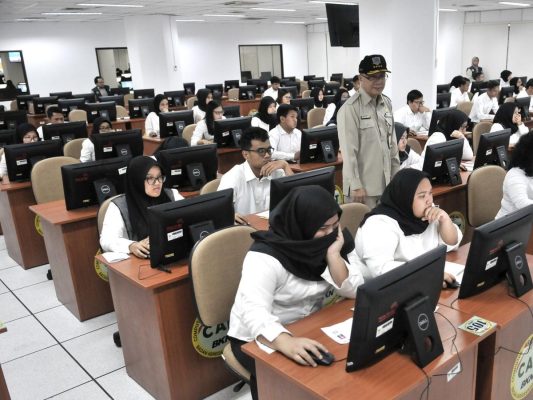 Sejumlah guru honorer yang mendaftar PPPK